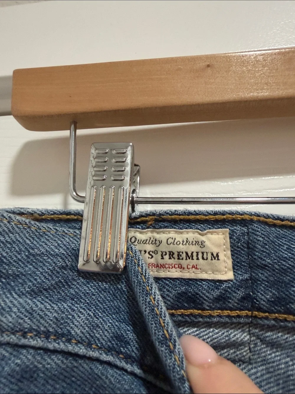 Levi’s High Loose Distressed Jeans Size 27